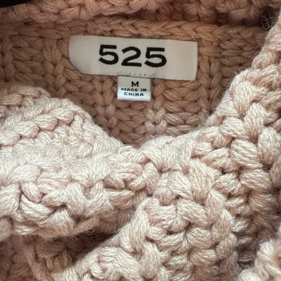 525 AMERICA chunky knit Cozy Pink Turtleneck Sweater medium - Picture 5 of 6